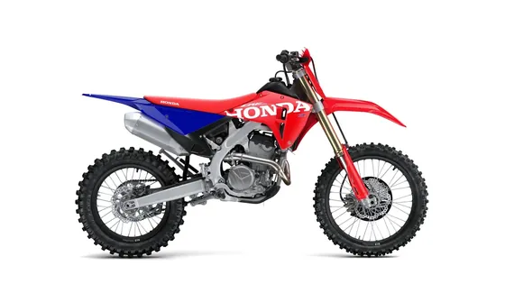 Enduro Honda CRF250RX von der Seite mit Handprotektoren am Lenker